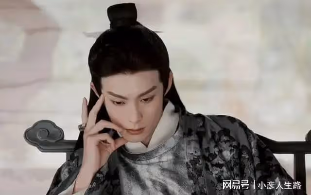 曾被眾嘲的「古偶醜男」王鶴棣，現卻成顏值天花板，斬獲觀眾的心