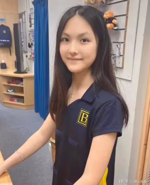 王詩齡花35萬上貴族學校!住英國安妮公主房間,穿校服美得像校花