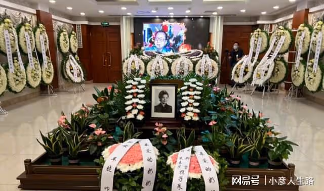 102歲演員車毅去世!車曉13字悼念透遺憾,祖孫倆病床牽手照曝光