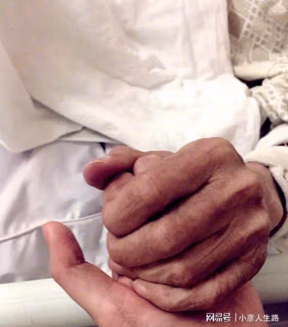102歲藝術家車毅仙逝,孫女車曉含淚告別:我們永遠想念你