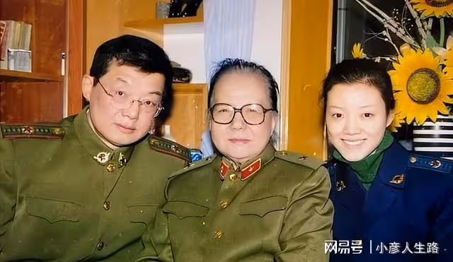 102歲藝術家車毅仙逝,孫女車曉含淚告別:我們永遠想念你