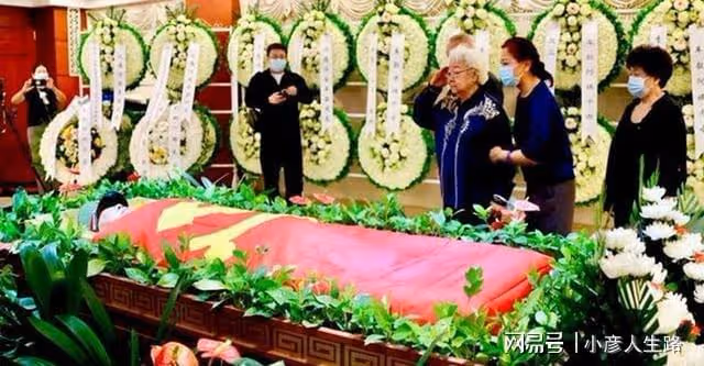 102歲藝術家車毅仙逝,孫女車曉含淚告別:我們永遠想念你