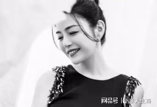陳妍希疑懷二胎,臉部浮腫小腹凸起顯孕味,經超一句話破婚變傳聞
