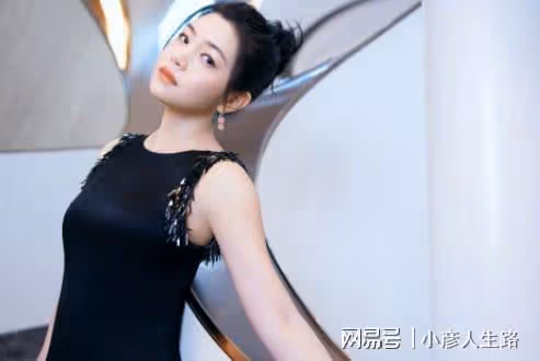 陳妍希疑懷二胎,臉部浮腫小腹凸起顯孕味,經超一句話破婚變傳聞