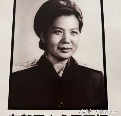 演員車曉曬告別現場照,眼含熱淚顯悲痛,94歲田華憶過往崢嶸歲月