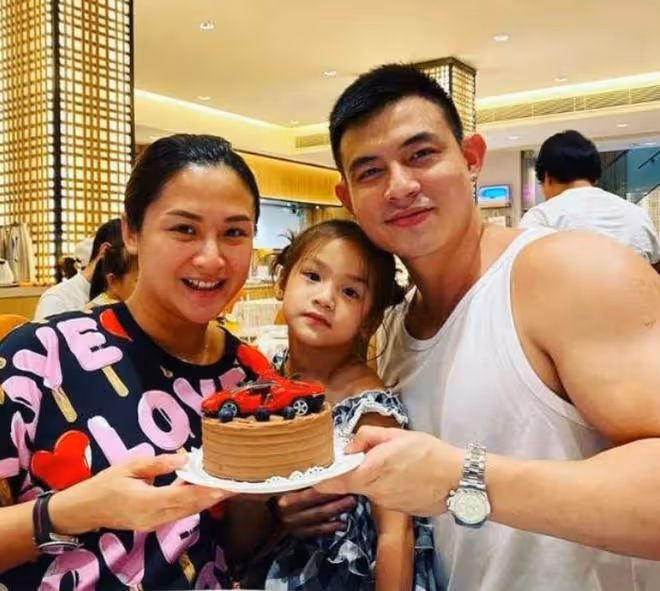 恭喜!32歲女星秘密登記結婚,未婚先孕與酒吧老闆育有一對子女