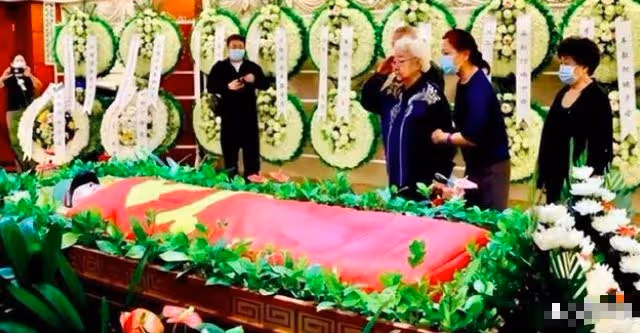 車曉102歲奶奶去世,系國家高級演員,被批准葬八寶山革命公墓