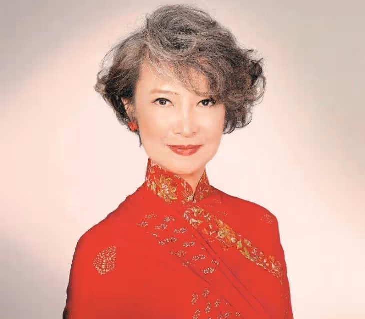 傳奇影后蕭芳芳!74歲罕露面,怒甩謝賢離婚秦祥林後「二婚超幸福」網友:活出了女人該有的樣子