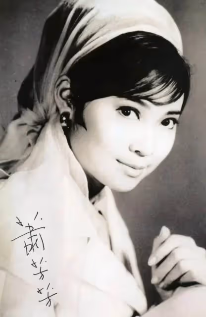 傳奇影后蕭芳芳!74歲罕露面,怒甩謝賢離婚秦祥林後「二婚超幸福」網友:活出了女人該有的樣子