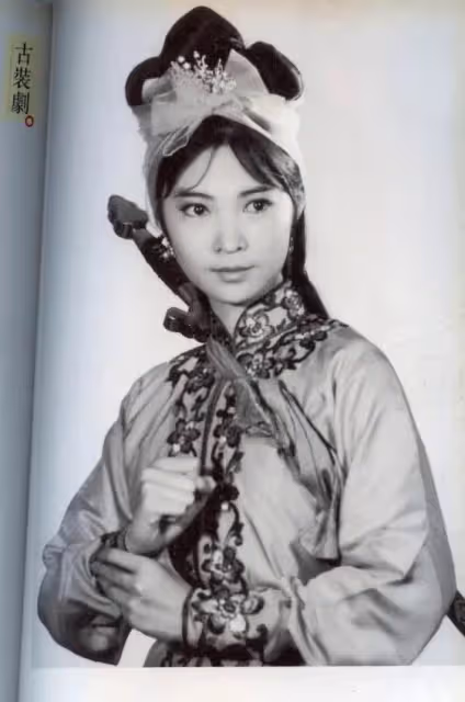傳奇影后蕭芳芳!74歲罕露面,怒甩謝賢離婚秦祥林後「二婚超幸福」網友:活出了女人該有的樣子
