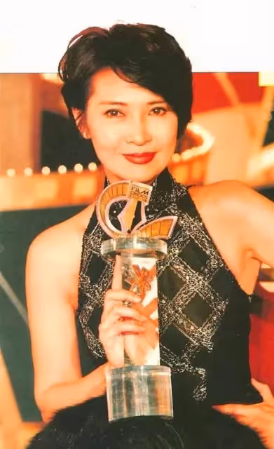 傳奇影后蕭芳芳!74歲罕露面,怒甩謝賢離婚秦祥林後「二婚超幸福」網友:活出了女人該有的樣子