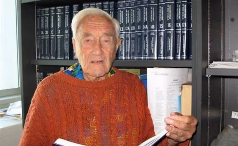 曾寶儀擁抱安樂去世老人,104歲高夀「兒孫環繞無慢性病」卻想離開人世「與老人最後對話」讓她有新的人生體悟