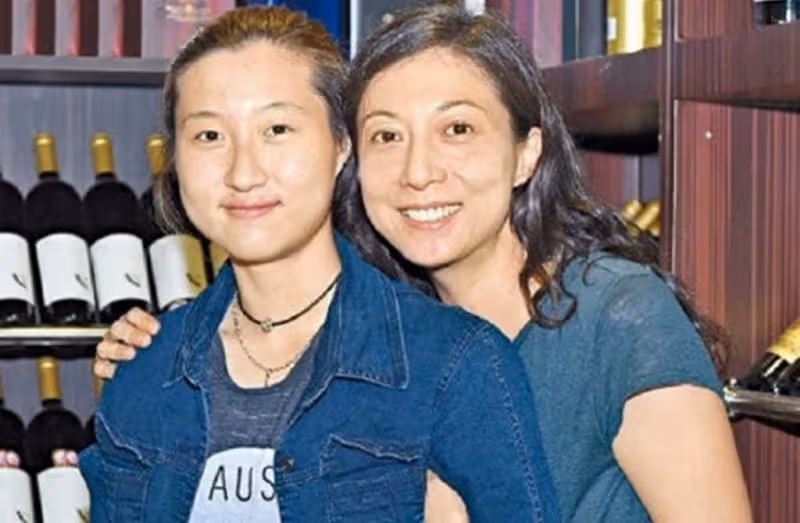 被嫌棄的一生!小龍女吳卓林「母拿她當上位籌碼」親父始終不認 遠赴加拿大「放下過去陰霾」與同性女友生活