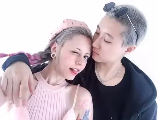 被嫌棄的一生!小龍女吳卓林「母拿她當上位籌碼」親父始終不認 遠赴加拿大「放下過去陰霾」與同性女友生活