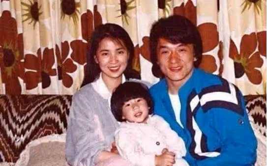 被嫌棄的一生!小龍女吳卓林「母拿她當上位籌碼」親父始終不認 遠赴加拿大「放下過去陰霾」與同性女友生活