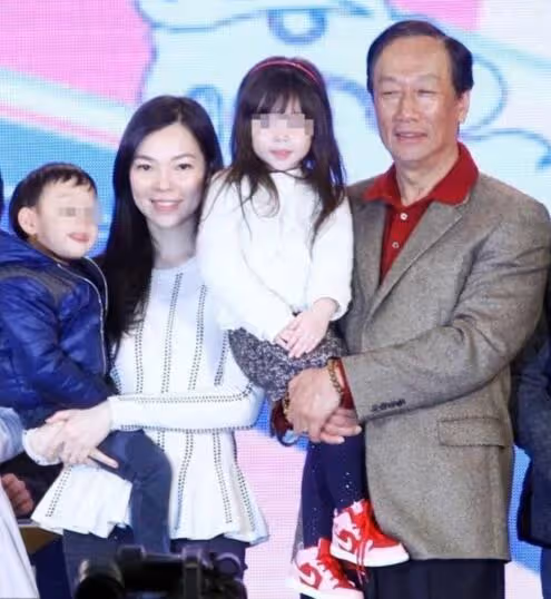 曾跟蔡琴湊一對！郭台銘認了「老母親欽點過」　雙方皆單身「最後卻無緣」：跟老婆見面了
