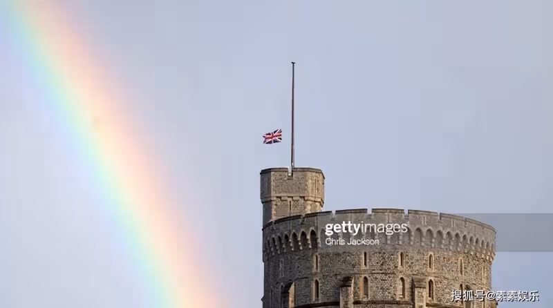 英國女王離世,白金漢宮降半旗,王室官方發布葬禮安排細節