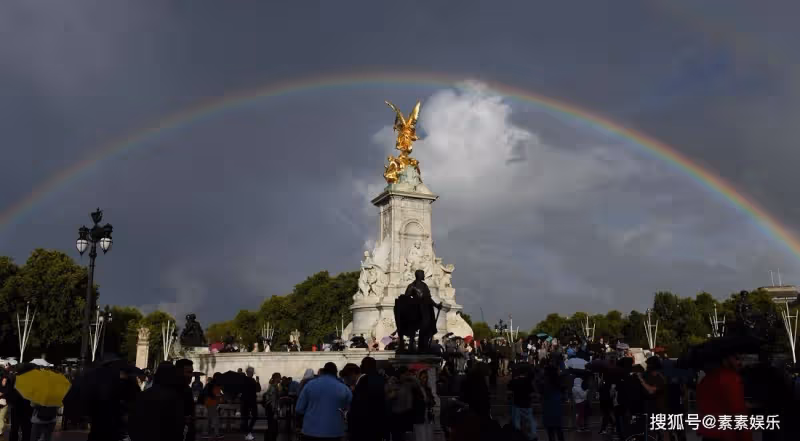 英國女王離世,白金漢宮降半旗,王室官方發布葬禮安排細節