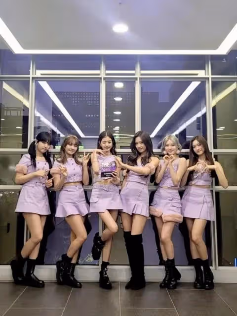 原來她們的出道曲曾遭社長反對,原因是怕唱不上去...