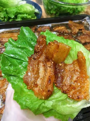 烤五花肉🥩這個夏天除了西瓜🍉當然還有燒烤🥓擁有烤箱的快樂🍺