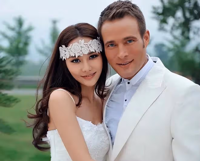 吳奇隆前妻一家慶中秋！混血兒女太像富豪老爸，豪宅曝光裝修奢華
