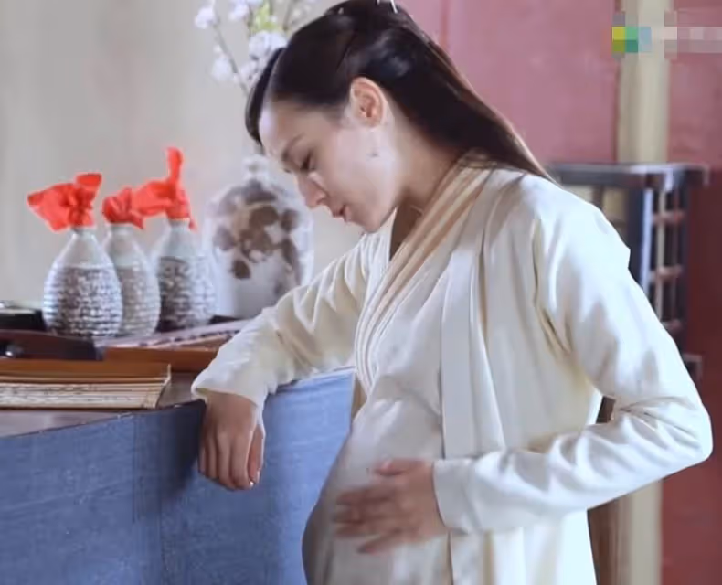 熱巴首次挑戰孕婦角色，笑著說出一句話，導演臉都變了，太可愛啦
