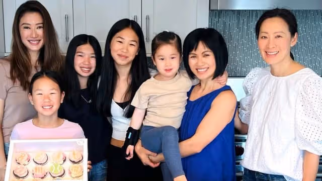 未婚低調產女　謝婷婷首度公開女兒正面照