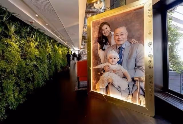 83歲鋼琴大師老來得女!1歲女兒長相可愛,將與妻子再生兩個兒子