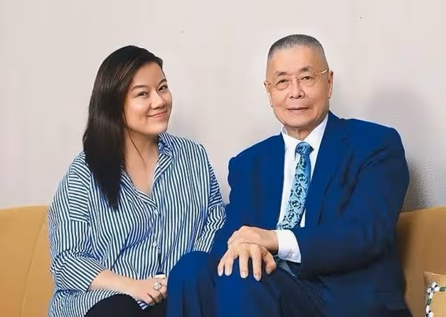 83歲鋼琴大師老來得女!1歲女兒長相可愛,將與妻子再生兩個兒子