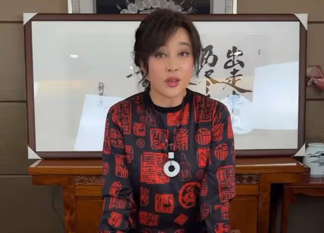 「要錢不要臉」的8位帶貨明星,撈錢的嘴臉太難看,窮成這樣了?