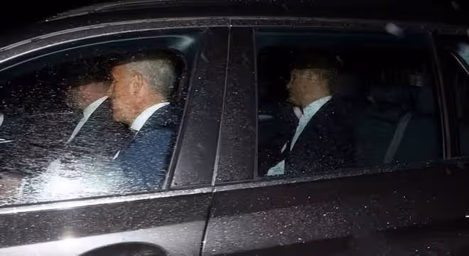哈里王子錯過英國女王去世!姍姍來遲沒見最後一面,梅根並未同行