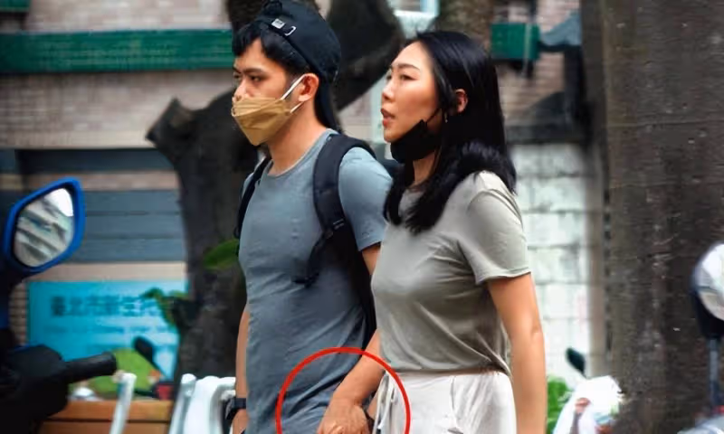 李純曬出兩人秘密結婚八個月後的照片，為隱瞞婚姻感到愧疚：對不起老婆