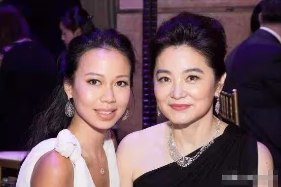 嫁大5歲二婚香港富豪,為繼女創辦幼兒園,林青霞如此究竟為何?