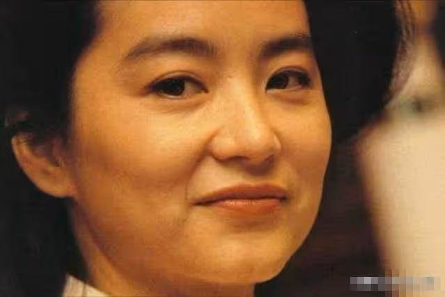嫁大5歲二婚香港富豪,為繼女創辦幼兒園,林青霞如此究竟為何?