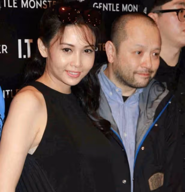 邱淑貞22歲女兒罕曬美照!穿緊身抹身材秀大長腿,露一截白嫩腰性感十足,氣質不輸明星媽媽,網友:基因太強大