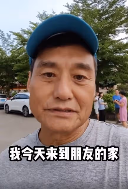 港星王俊棠到廣東農村吃席!燒肉燒鴨擺滿桌,嘗試放鞭炮太開心
