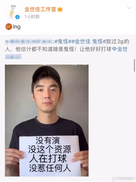 44歲王陽罕見曬娃,2歲兒子反戴帽子姿勢帥氣,軟萌可愛神似父親