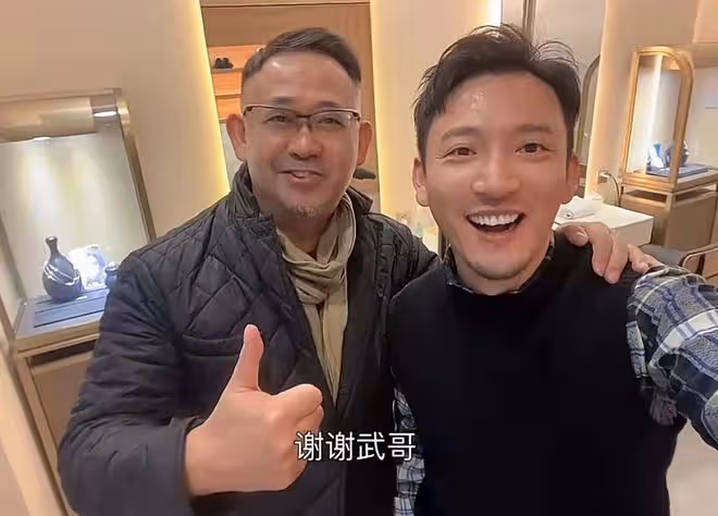 52歲姜武罕見露面,外出剪頭花費近兩千,身形發福鬍子拉碴顯邋遢