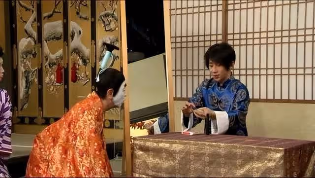 劉謙與網紅大秀漂浮術！自嘲事業遇低谷需幫助，臉部僵硬模樣大變