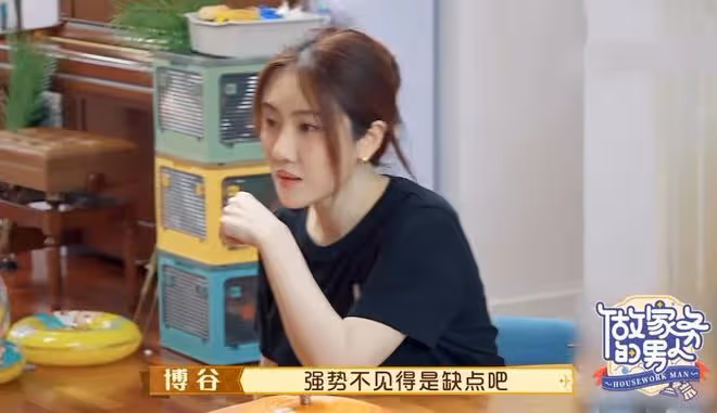 宋丹丹一家罕見同框，大讚兒媳是好媽媽，婆媳談心關係融洽惹人羨