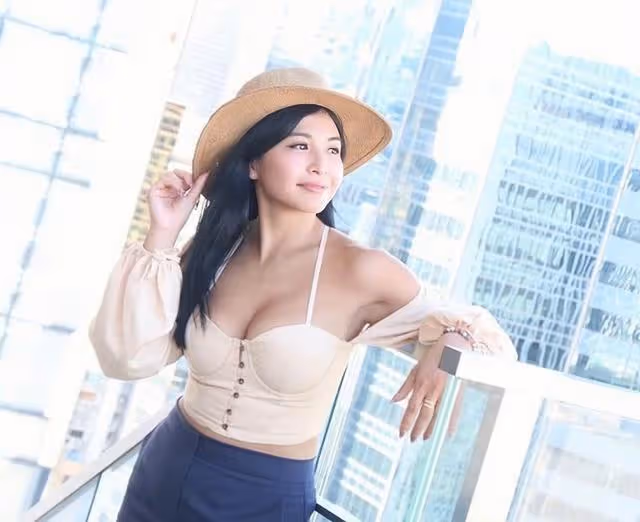 TVB前知名女星遭製作人騷擾!差點被強吻,對方開價2萬包養一個月