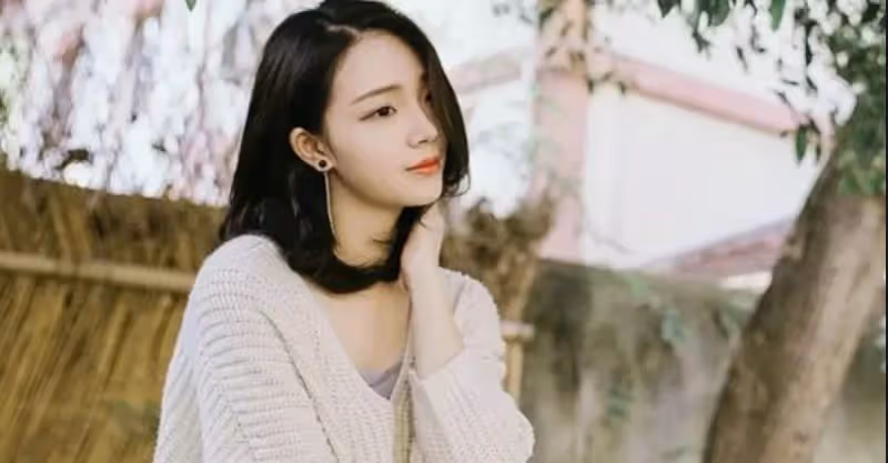 帶年輕小三去女兒婚禮，見到那個黃臉婆前妻後男人崩潰了：憑什麼