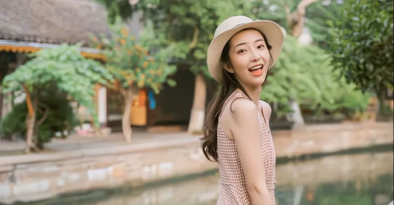 裸婚8年，丈夫補送5萬鑽戒，妻子嫌貴去退，銷售：抱歉，贈品不退