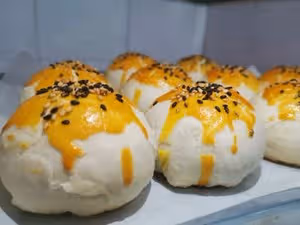 麻薯蛋黃酥，酥掉渣‼️（給出單個需要的材料量）