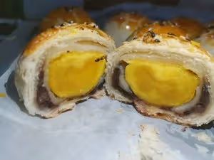 麻薯蛋黃酥，酥掉渣‼️（給出單個需要的材料量）
