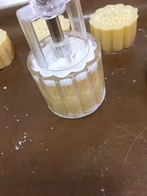 廣式椰香奶黃月餅