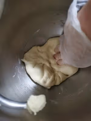 軟妹子～香蔥肉鬆麵包