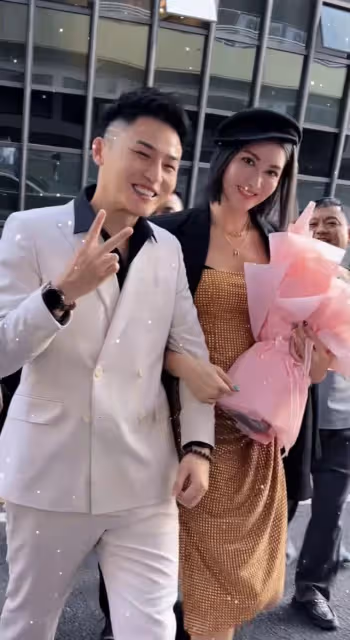 港星李彩樺為網紅站台!貼心夾菜盛湯親密擦嘴,一臉嬌羞曖昧不清
