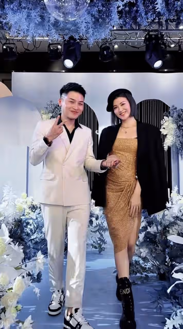 港星李彩樺為網紅站台!貼心夾菜盛湯親密擦嘴,一臉嬌羞曖昧不清