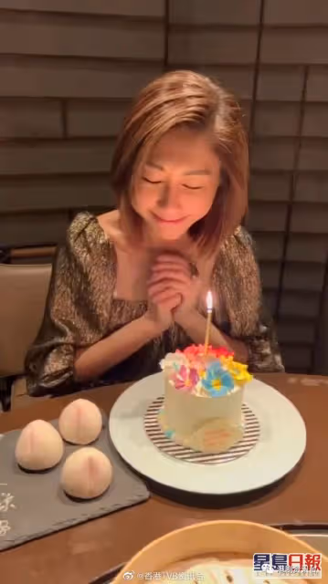 胡說八道會賀胡定欣生日41歲！姚子羚素顏「現身」皮膚白滑得驚